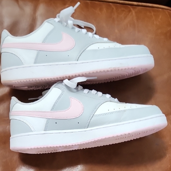 Nike Women's Sneakers in Gray and Pink - Picture 9 of 9